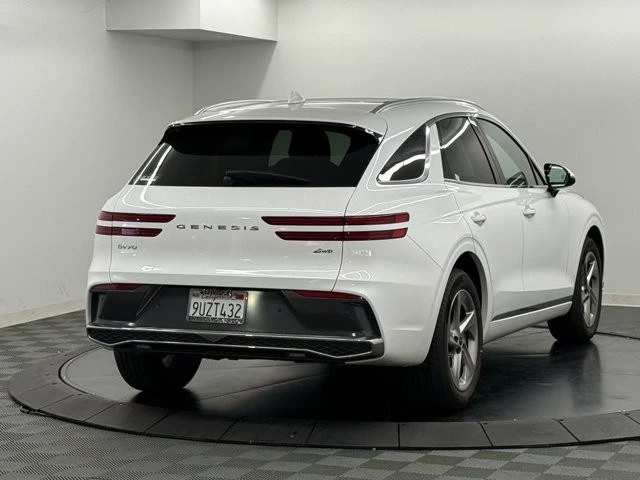 2026 Genesis GV70 - Image 17 of 21
