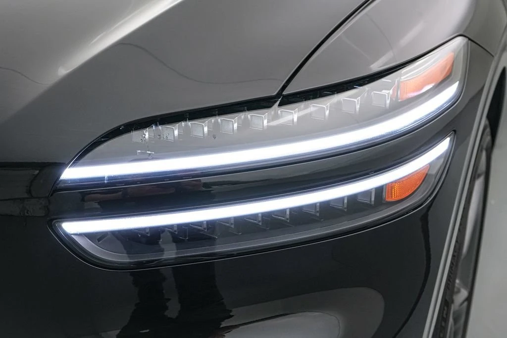 2026 Genesis GV70 - Image 16 of 21
