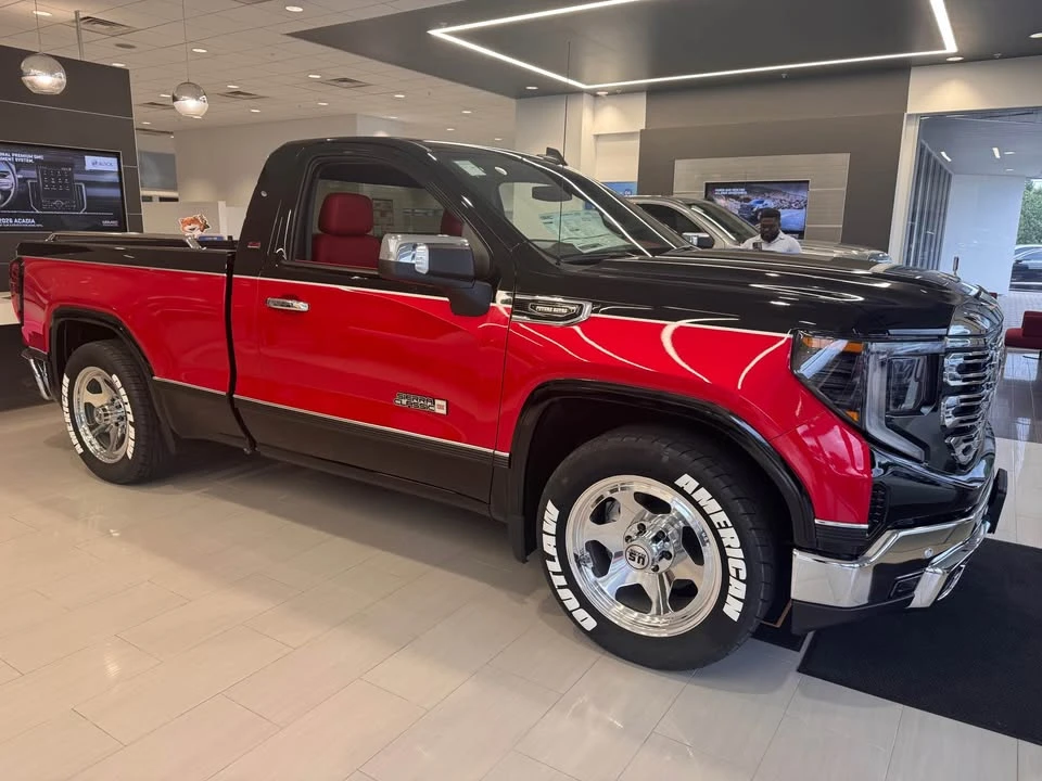 2026 GMC Sierra 5th Gen - Image 2 of 3