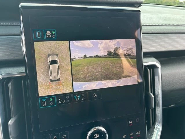 2026 GMC Acadia - Image 18 of 21