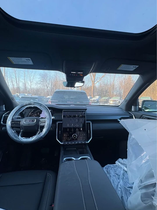 2026 GMC Acadia - Image 17 of 18