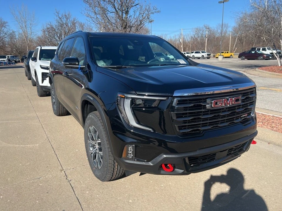 2026 GMC Acadia - Image 10 of 12