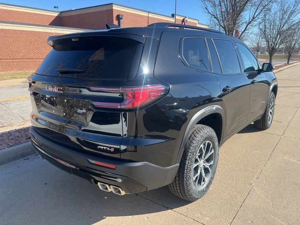 2026 GMC Acadia - Image 11 of 12
