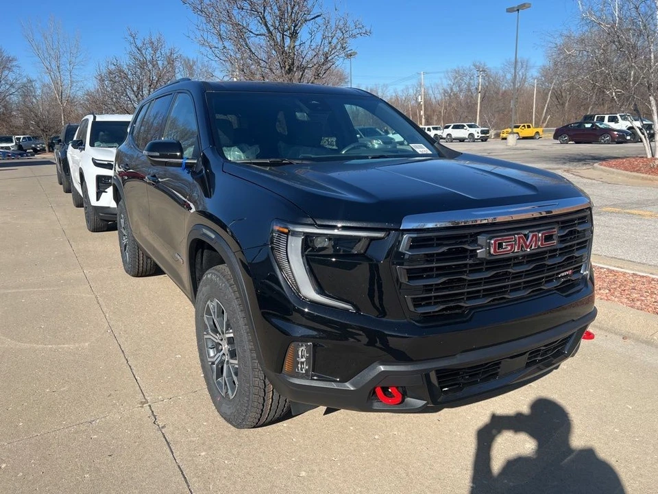 2026 GMC Acadia - Image 9 of 12