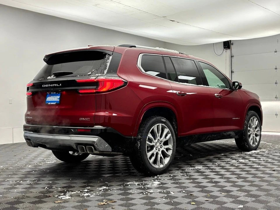 2026 GMC Acadia - Image 10 of 12