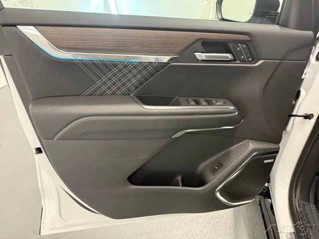 2026 GMC Acadia - Image 14 of 21