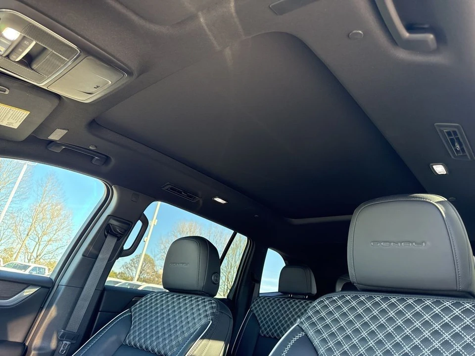 2026 GMC Acadia - Image 10 of 12