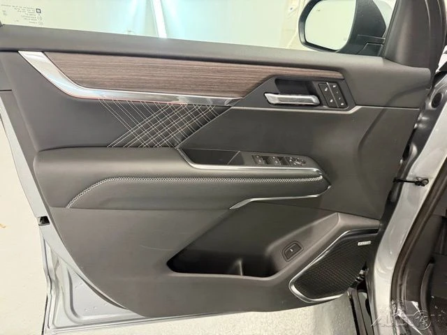 2026 GMC Acadia - Image 14 of 21