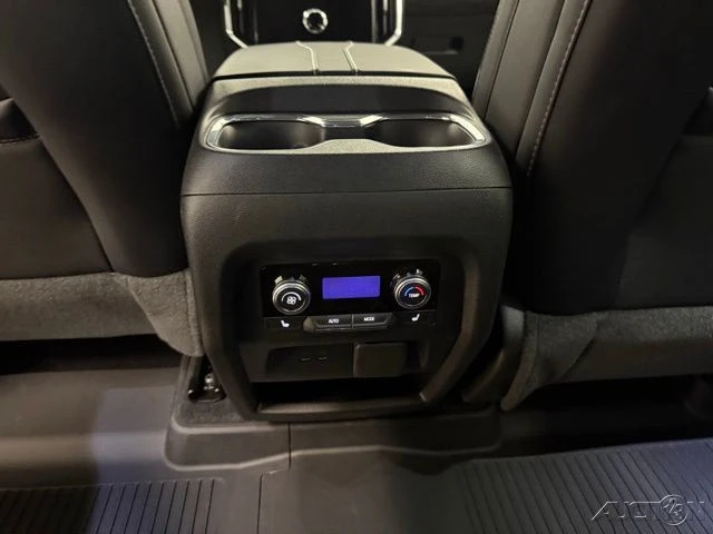 2026 GMC Acadia - Image 18 of 21