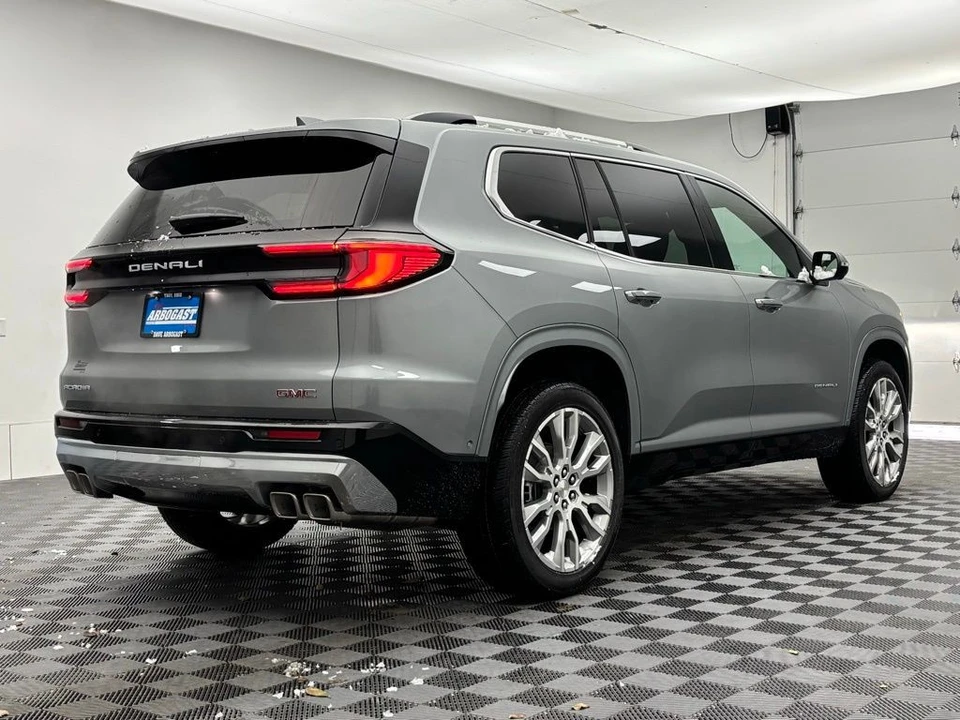 2026 GMC Acadia - Image 10 of 12