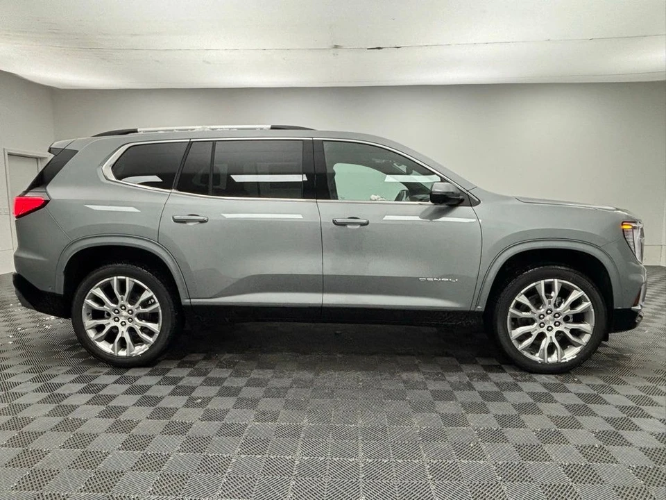 2026 GMC Acadia - Image 9 of 12