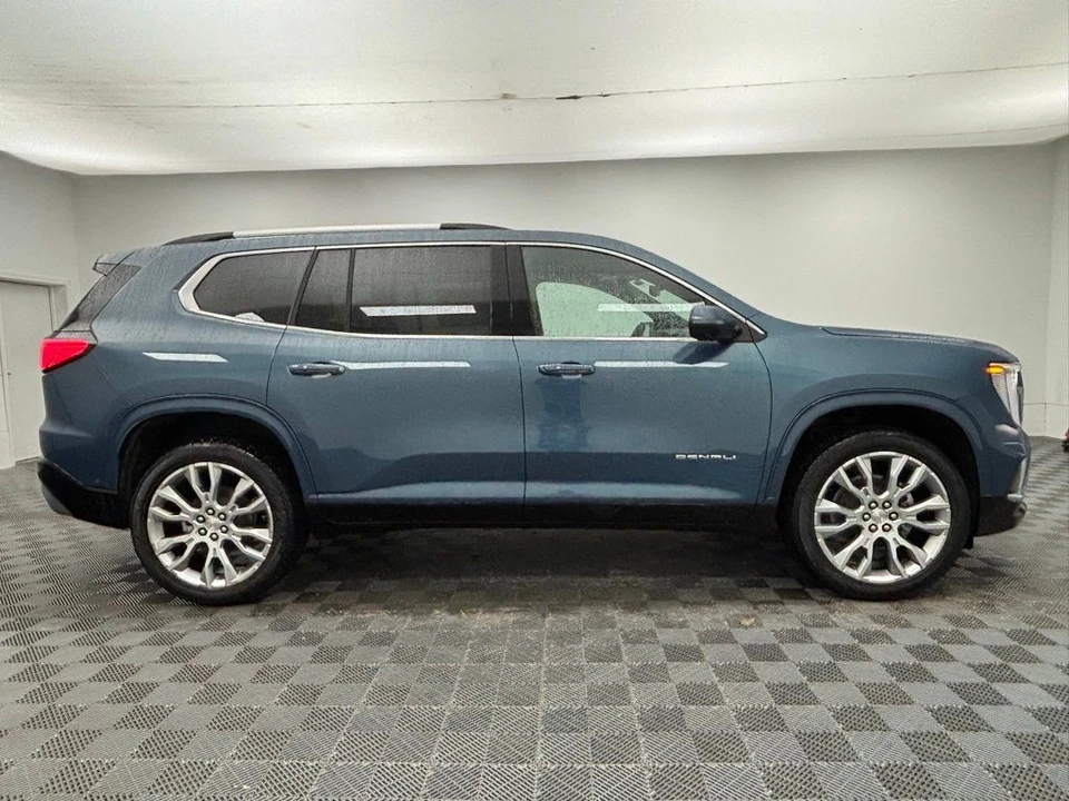 2026 GMC Acadia - Image 9 of 12