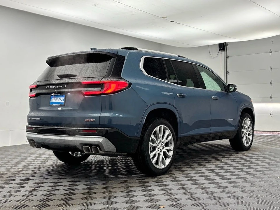 2026 GMC Acadia - Image 10 of 12