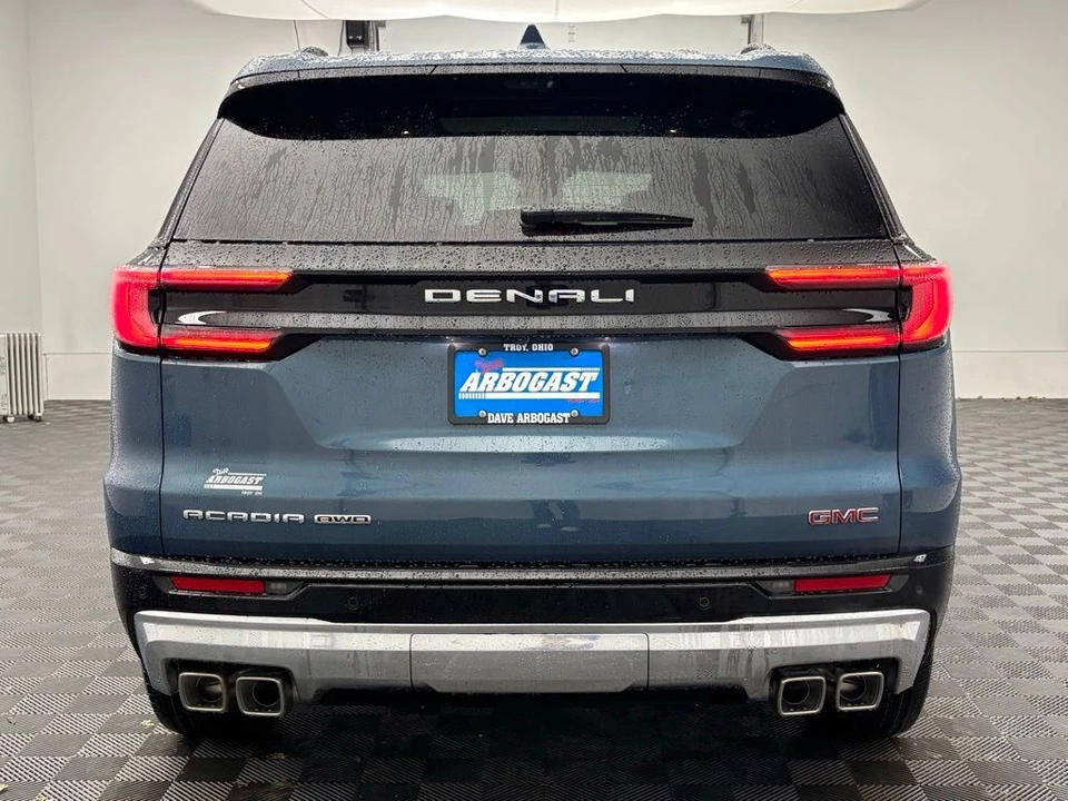 2026 GMC Acadia - Image 11 of 12