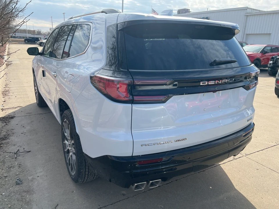 2026 GMC Acadia - Image 4 of 11