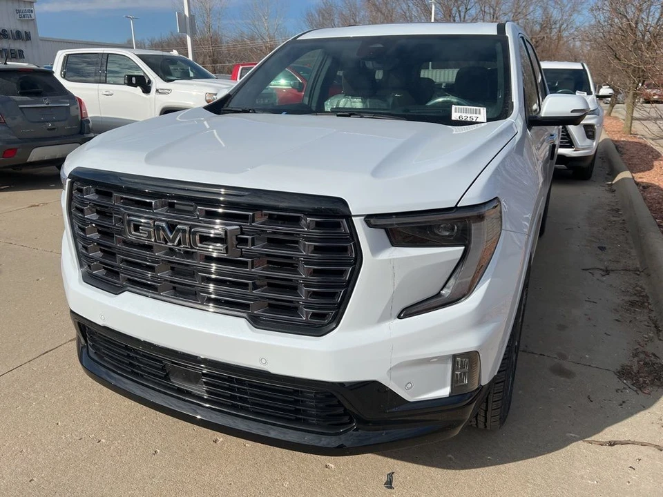 2026 GMC Acadia - Image 5 of 11