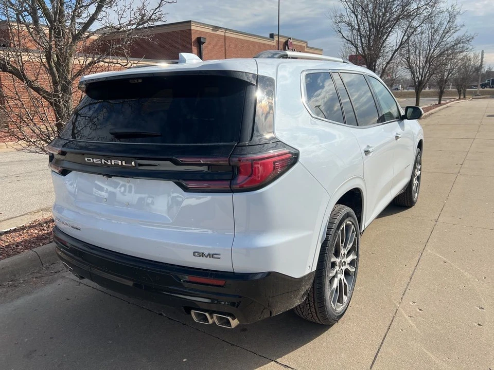 2026 GMC Acadia - Image 3 of 11