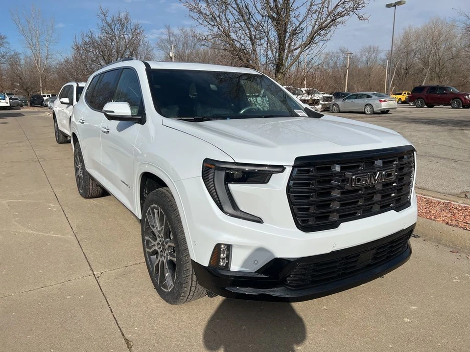 2026 GMC Acadia - Image 2 of 11