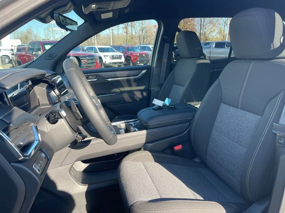 2026 GMC Acadia - Image 11 of 12