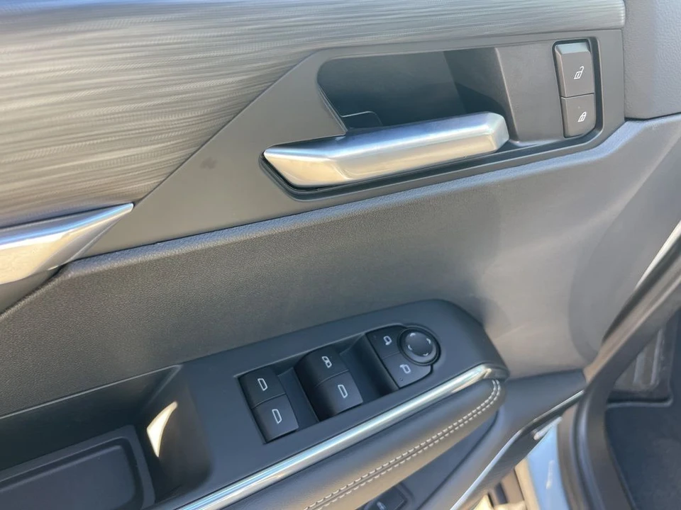 2026 GMC Acadia - Image 10 of 12