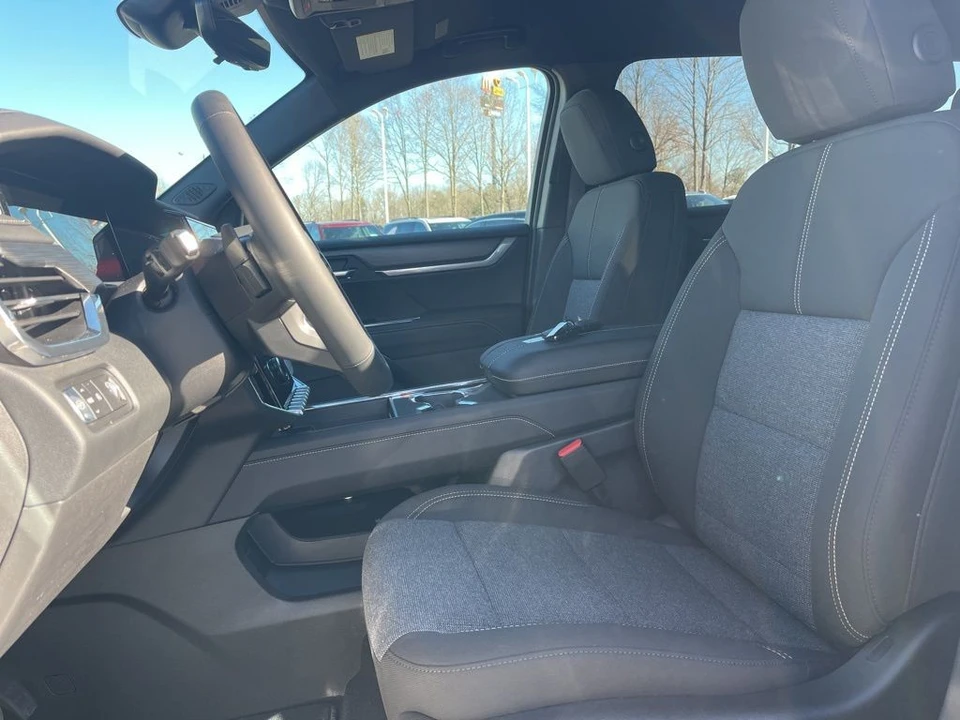 2026 GMC Acadia - Image 10 of 12