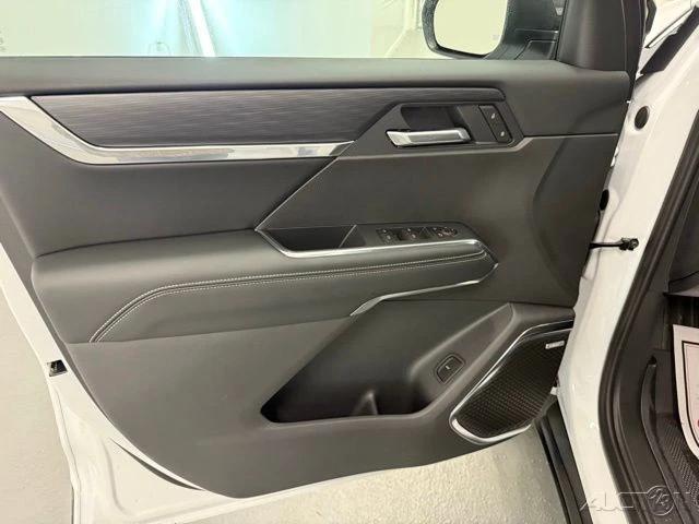 2026 GMC Acadia - Image 14 of 21
