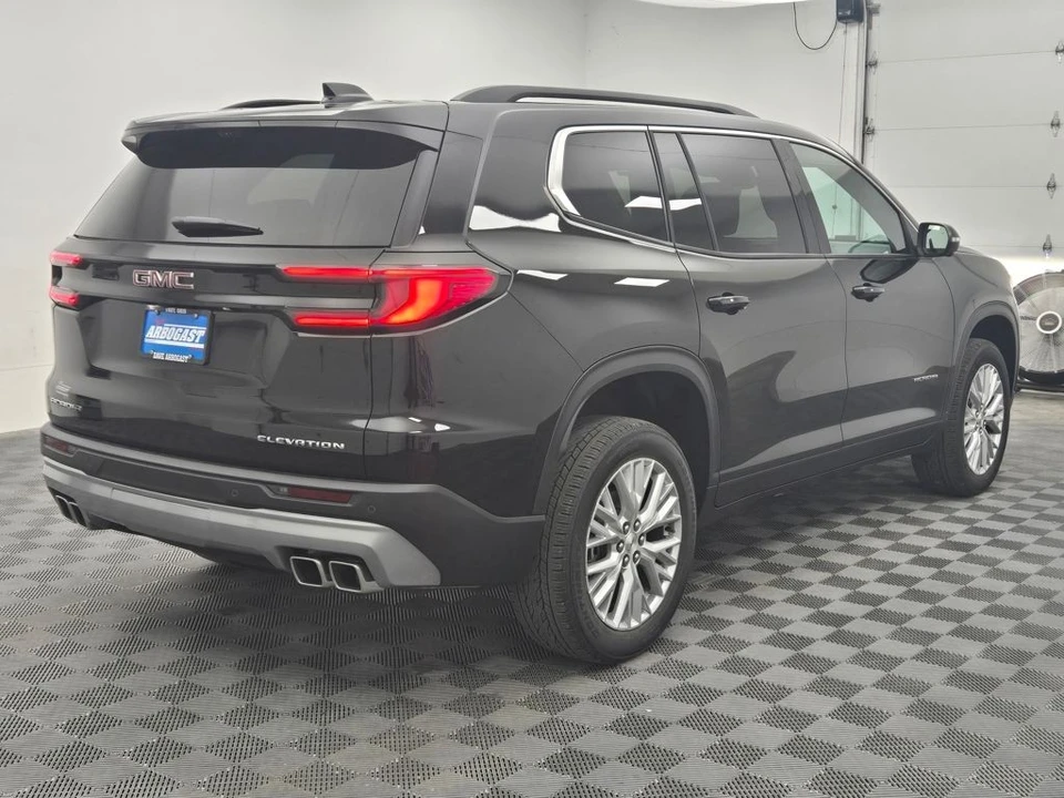 2026 GMC Acadia - Image 10 of 12