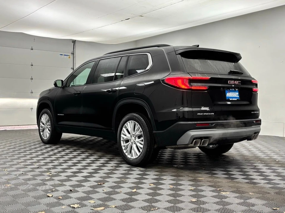 2026 GMC Acadia - Image 12 of 12