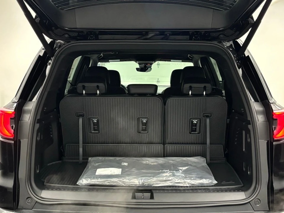 2026 GMC Acadia - Image 10 of 12