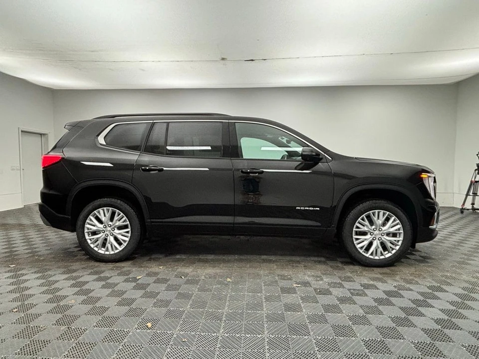 2026 GMC Acadia - Image 7 of 12