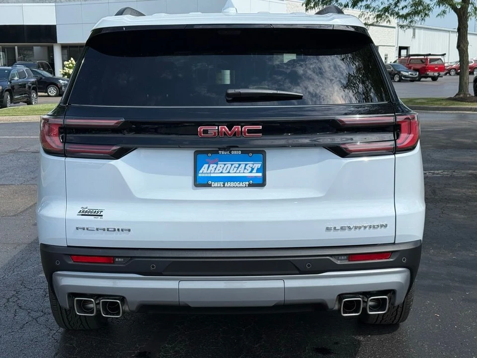 2026 GMC Acadia - Image 11 of 12