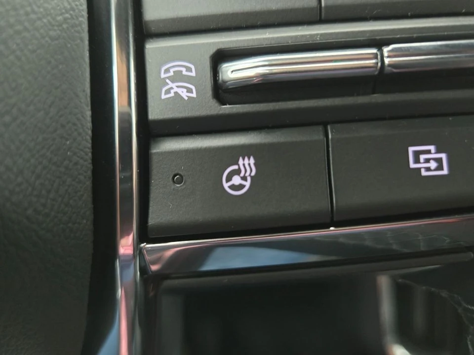 2026 GMC Acadia - Image 9 of 12