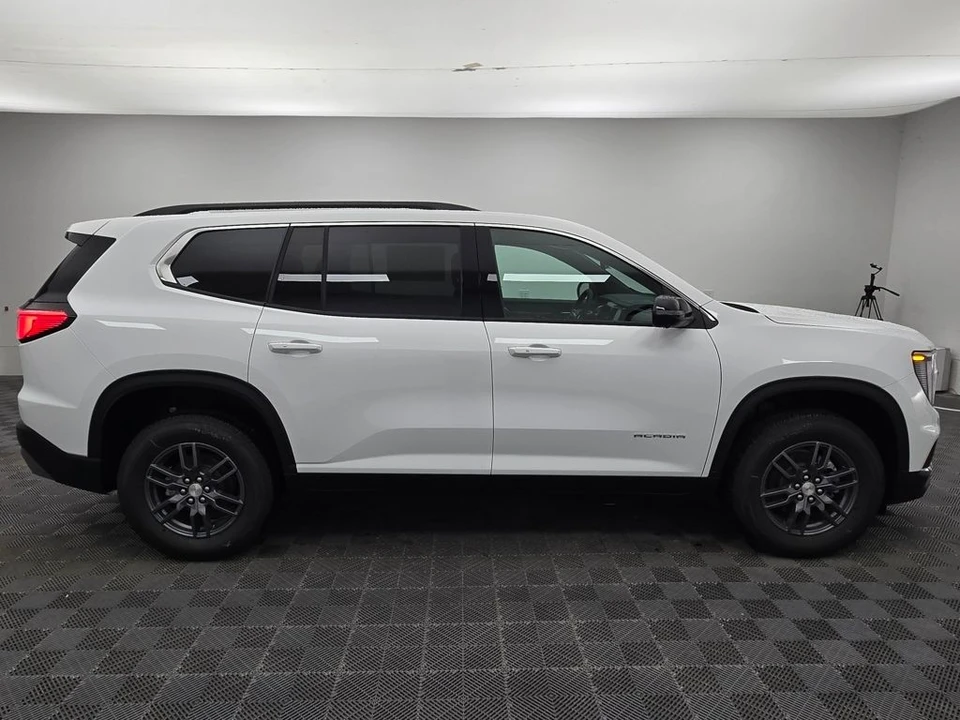 2026 GMC Acadia - Image 10 of 12