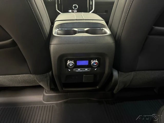 2026 GMC Acadia - Image 18 of 21