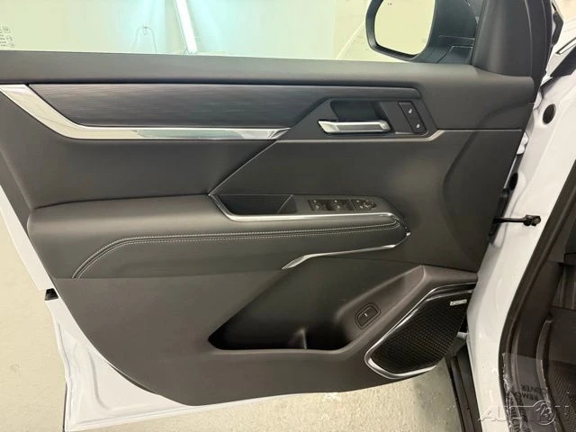 2026 GMC Acadia - Image 14 of 21
