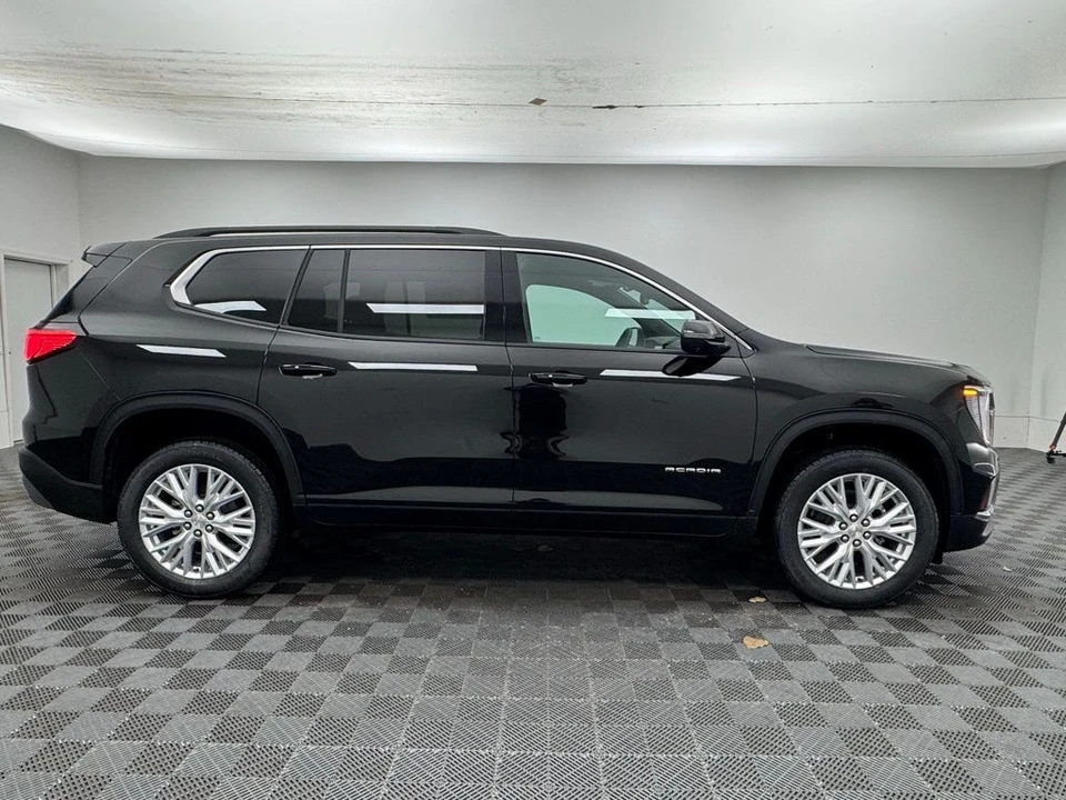 2026 GMC Acadia - Image 9 of 12
