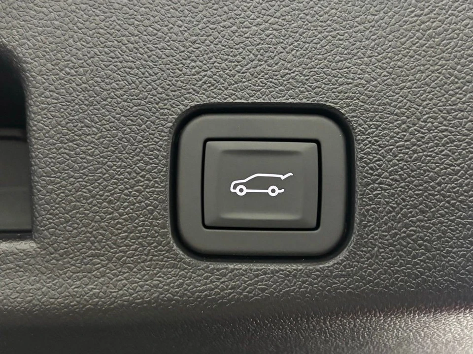2026 GMC Acadia - Image 11 of 12