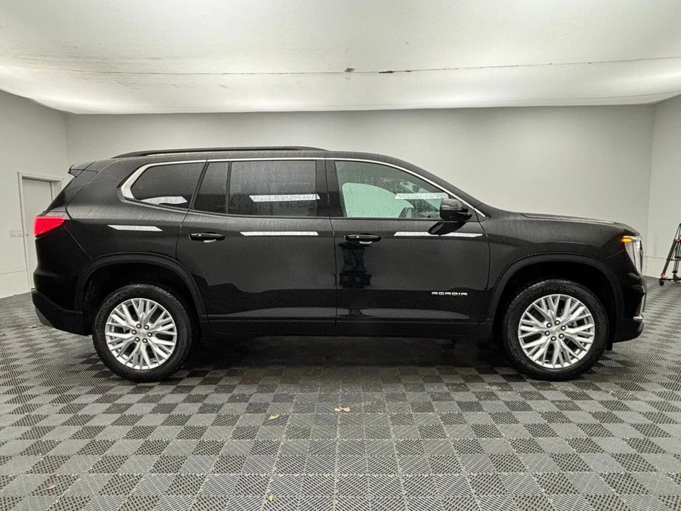 2026 GMC Acadia - Image 7 of 12