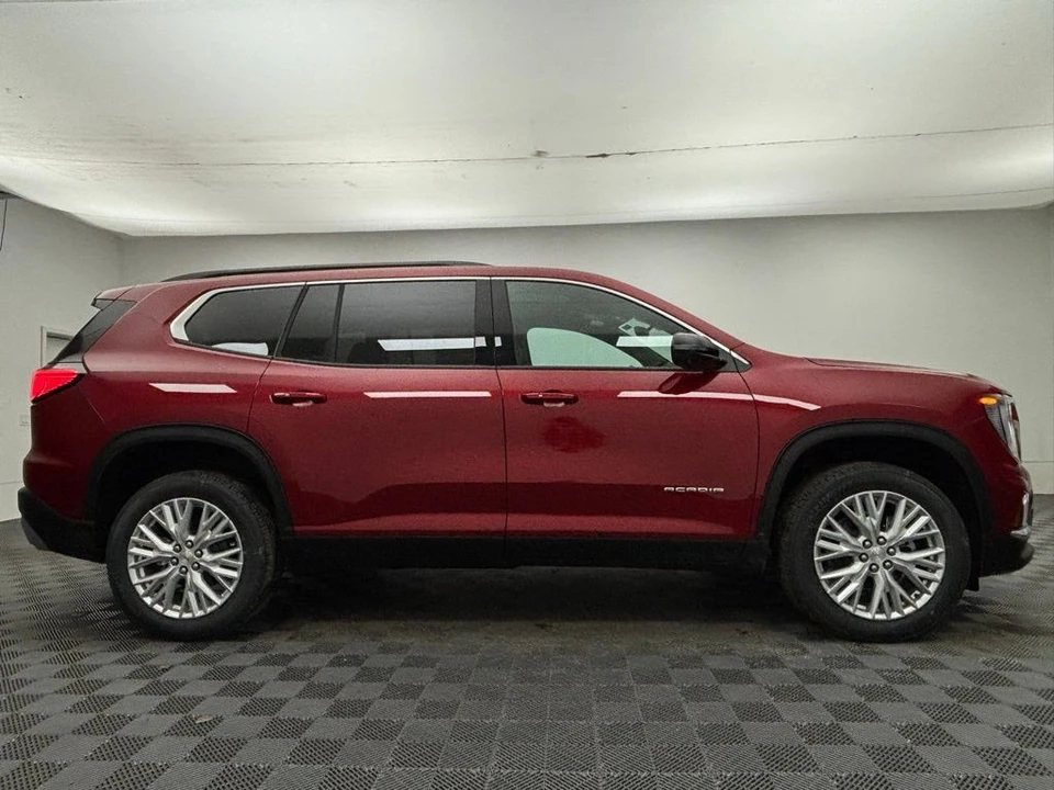 2026 GMC Acadia - Image 9 of 12