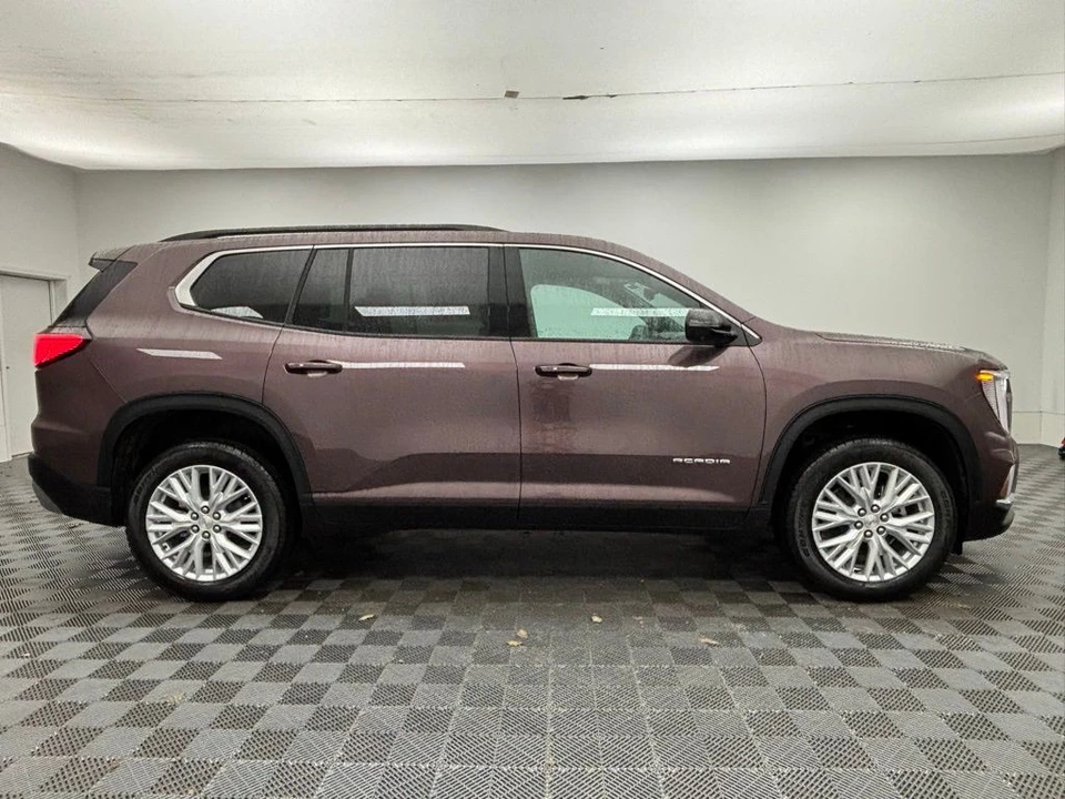 2026 GMC Acadia - Image 8 of 12