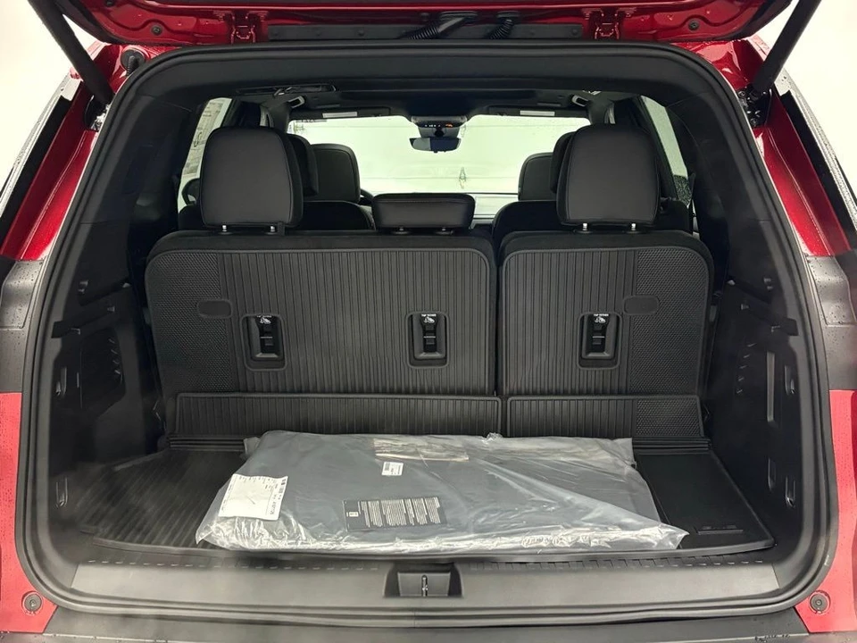 2026 GMC Acadia - Image 11 of 12
