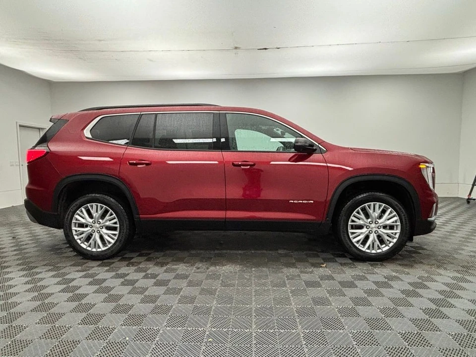 2026 GMC Acadia - Image 8 of 12