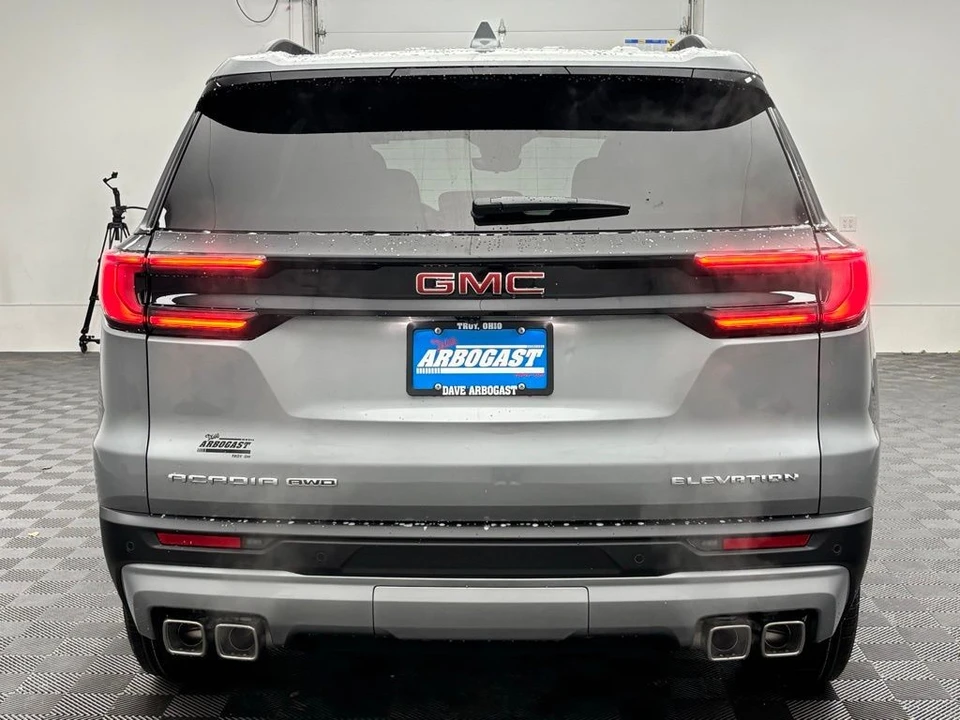 2026 GMC Acadia - Image 9 of 12