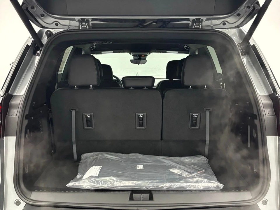 2026 GMC Acadia - Image 10 of 12