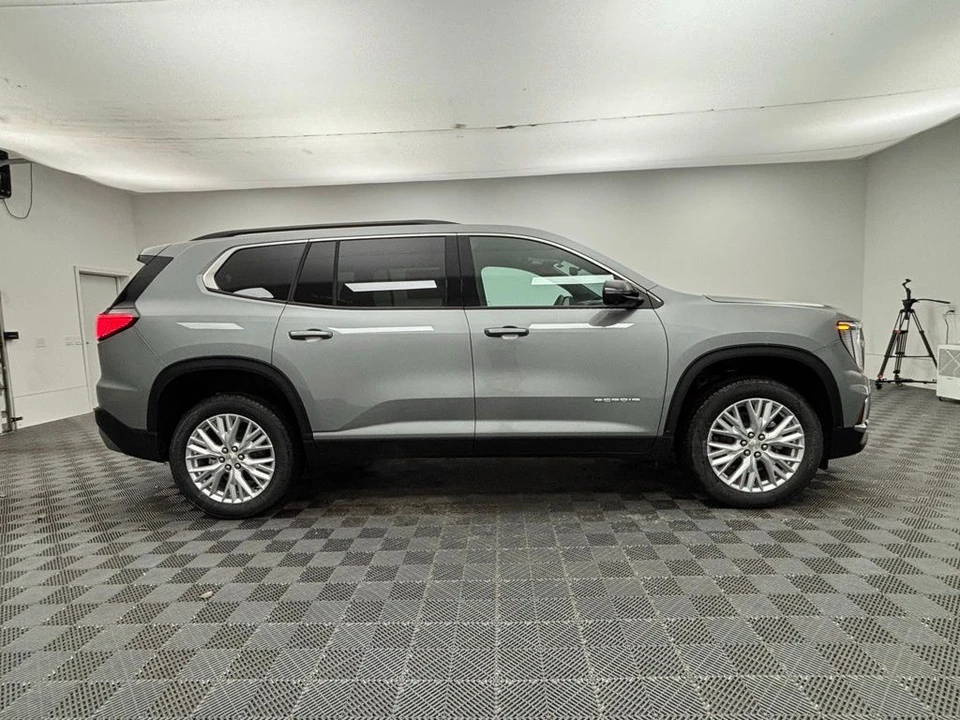 2026 GMC Acadia - Image 7 of 12