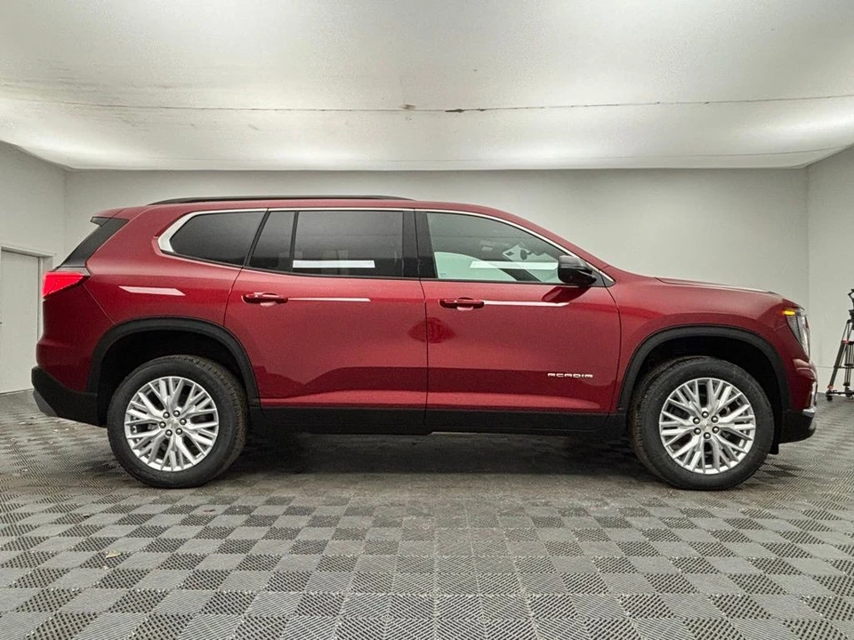 2026 GMC Acadia - Image 7 of 12