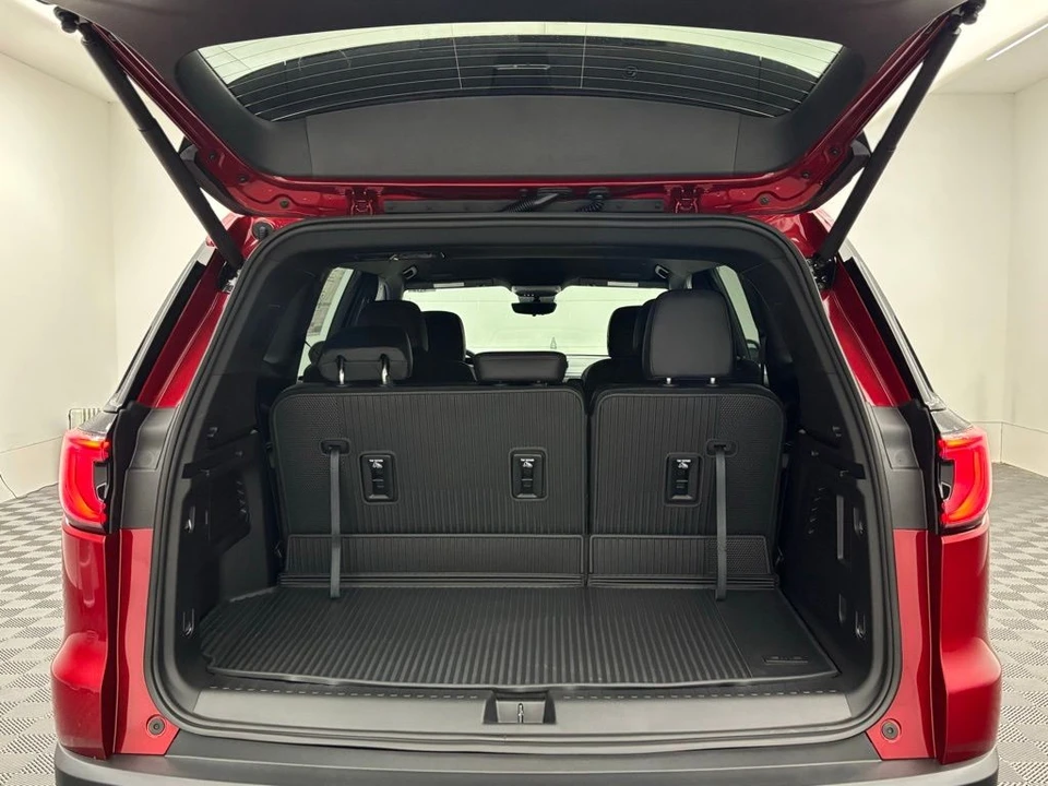 2026 GMC Acadia - Image 10 of 12