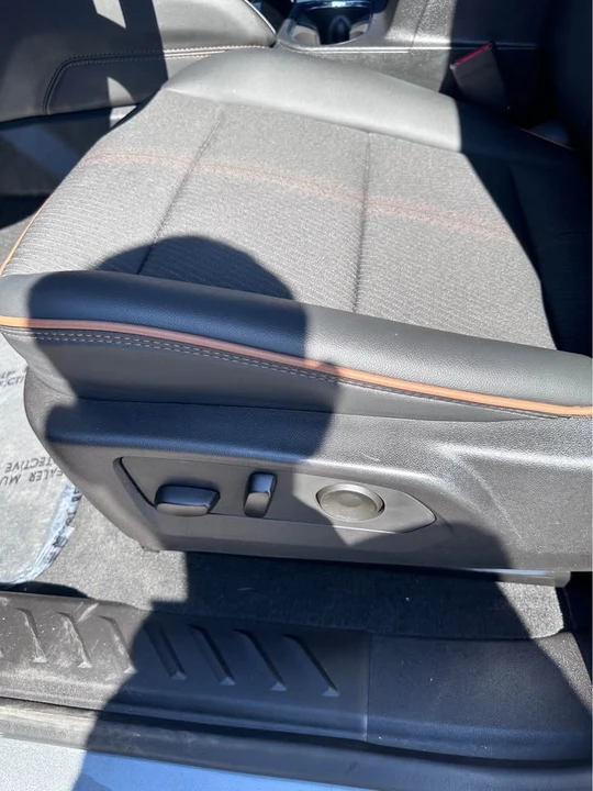 2026 GMC Canyon - Image 11 of 15