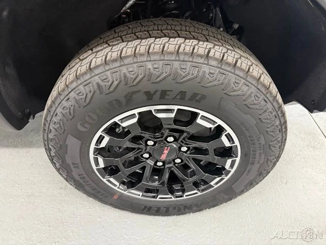 2026 GMC Canyon 2nd Gen - Image 4 of 12