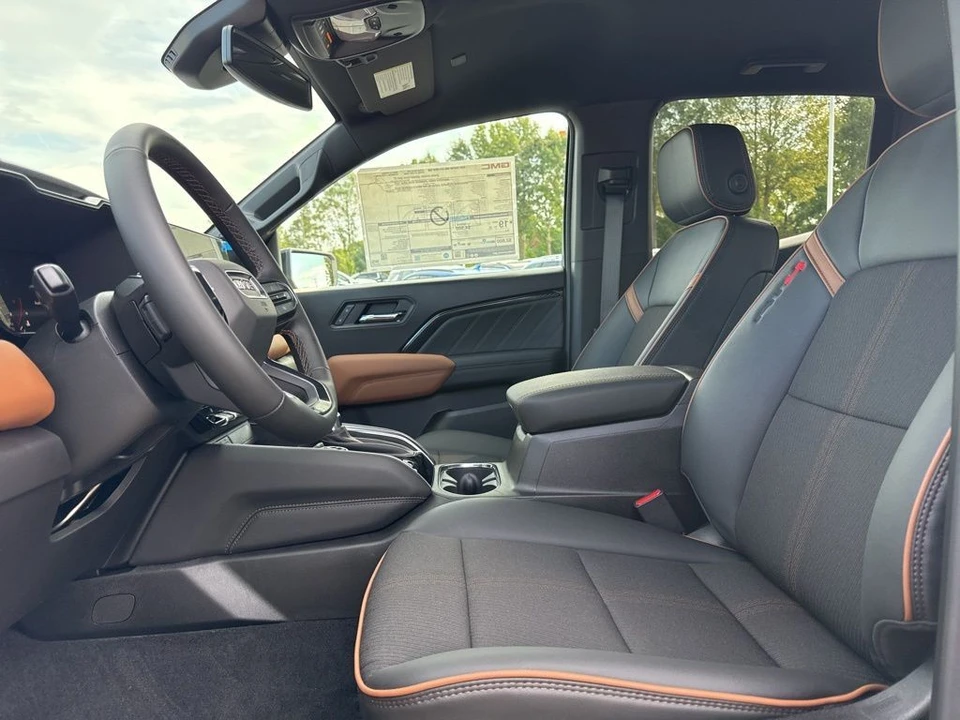 2026 GMC Canyon 2nd Gen - Image 9 of 12